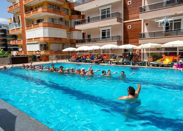 Club Bayar 4* אלאניה