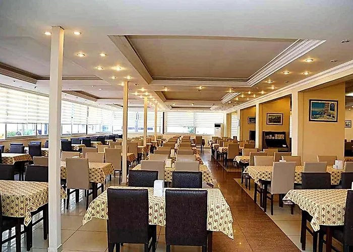 מלון Club Bayar 4*